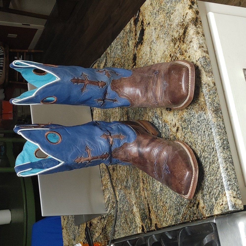 Ariat square toed cowboy boots